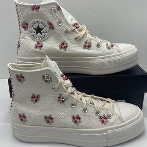 Converse WMNS Platform Sneakers A13659C
CTAS LIFT HI
VINTAGE WHITE/HORIZON PINK